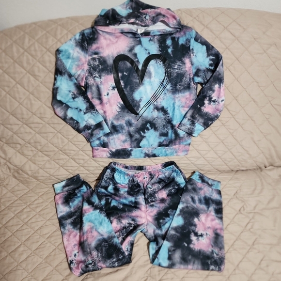 NEW SHEIN kids hoodie & Sweatpants set! - Picture 2 of 7